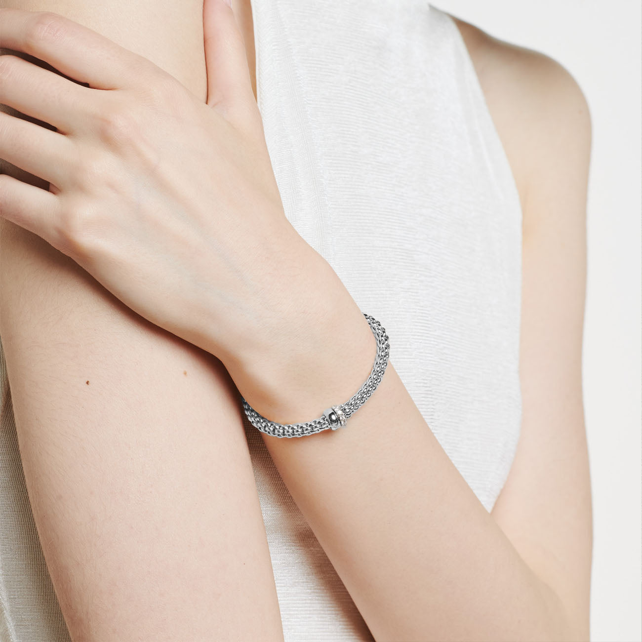 Fope Solo White Gold Flex Bracelet with Two Rondels