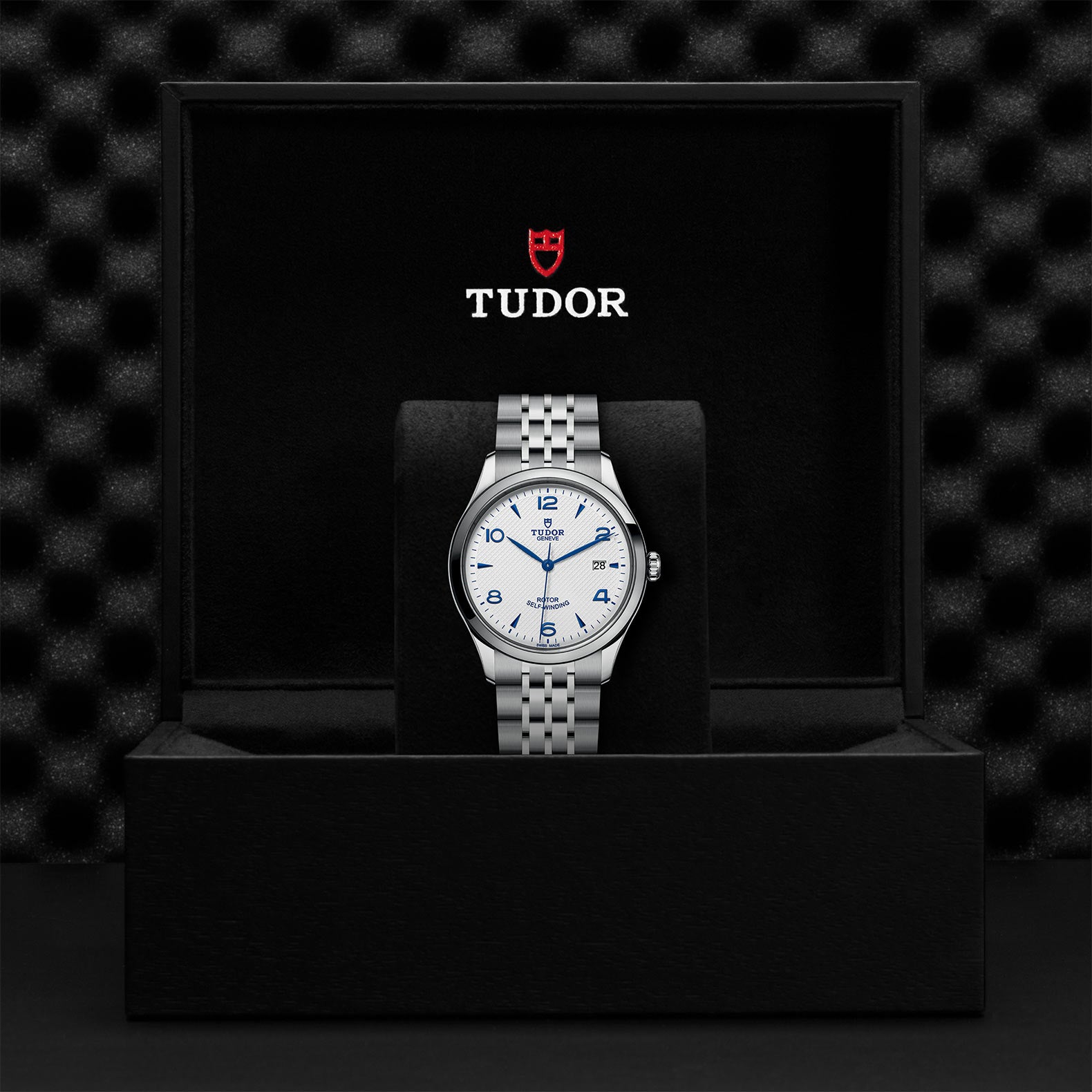 TUDOR 1926 with 39mm Steel Case and Opaline And Blue Dial