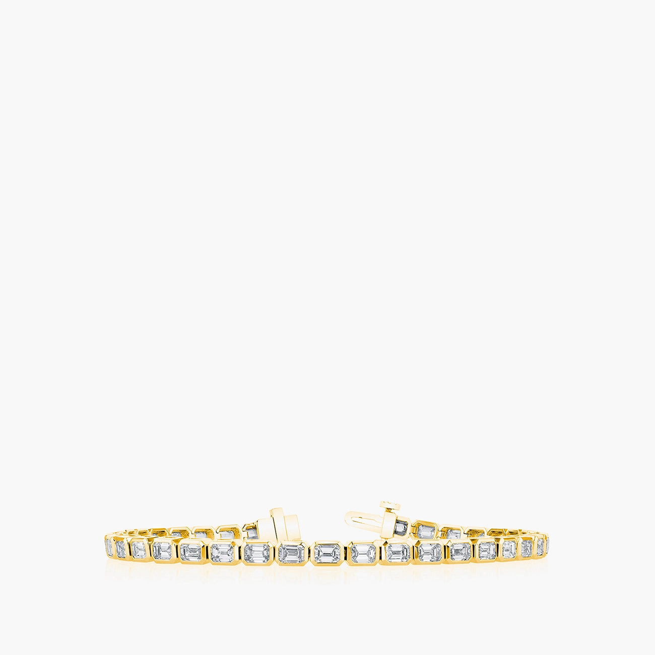 East-west emerald diamond tennis bracelet in 18K yellow gold, front view