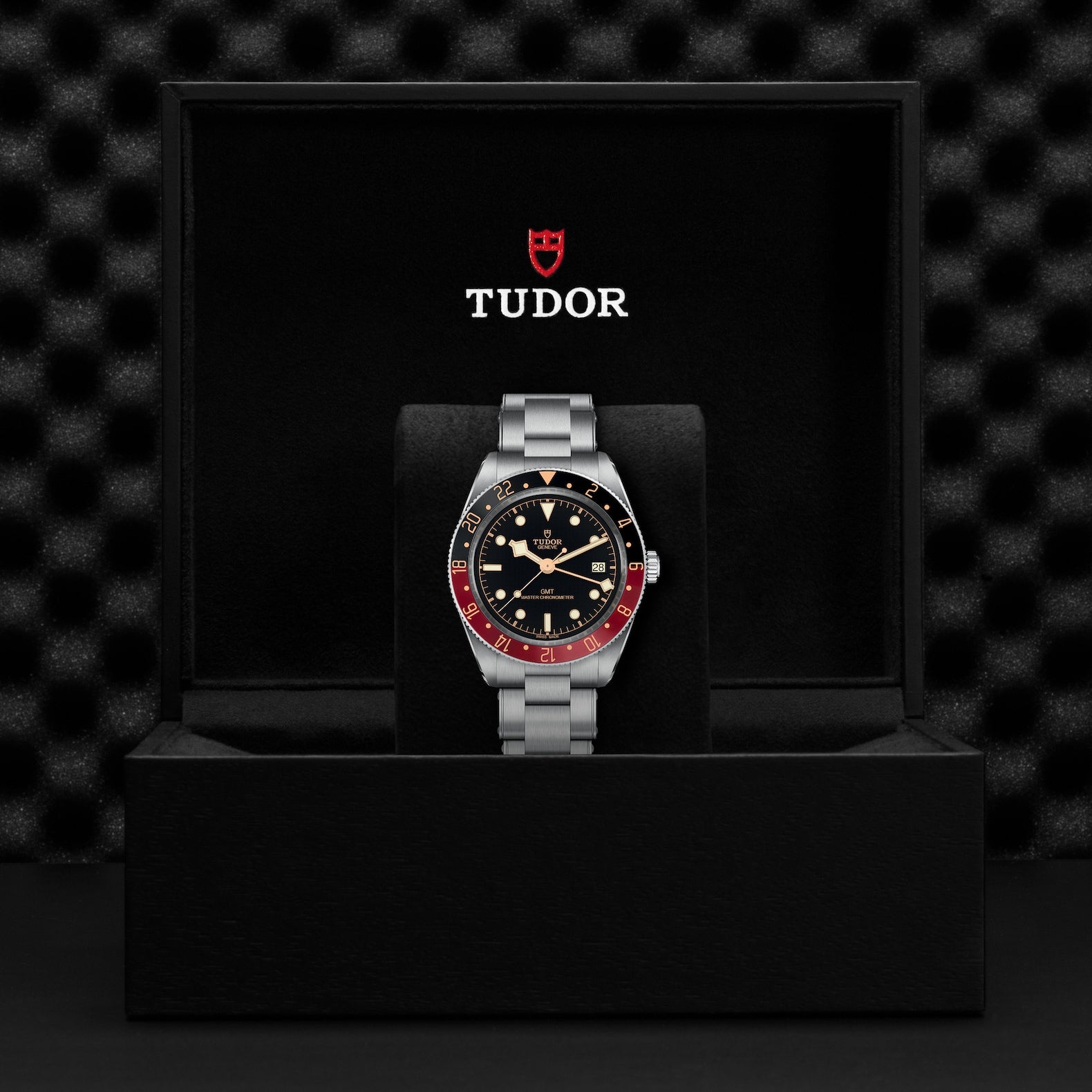 TUDOR Black Bay 58 GMT with 39mm Steel Case Black and Burgundy Bezel
