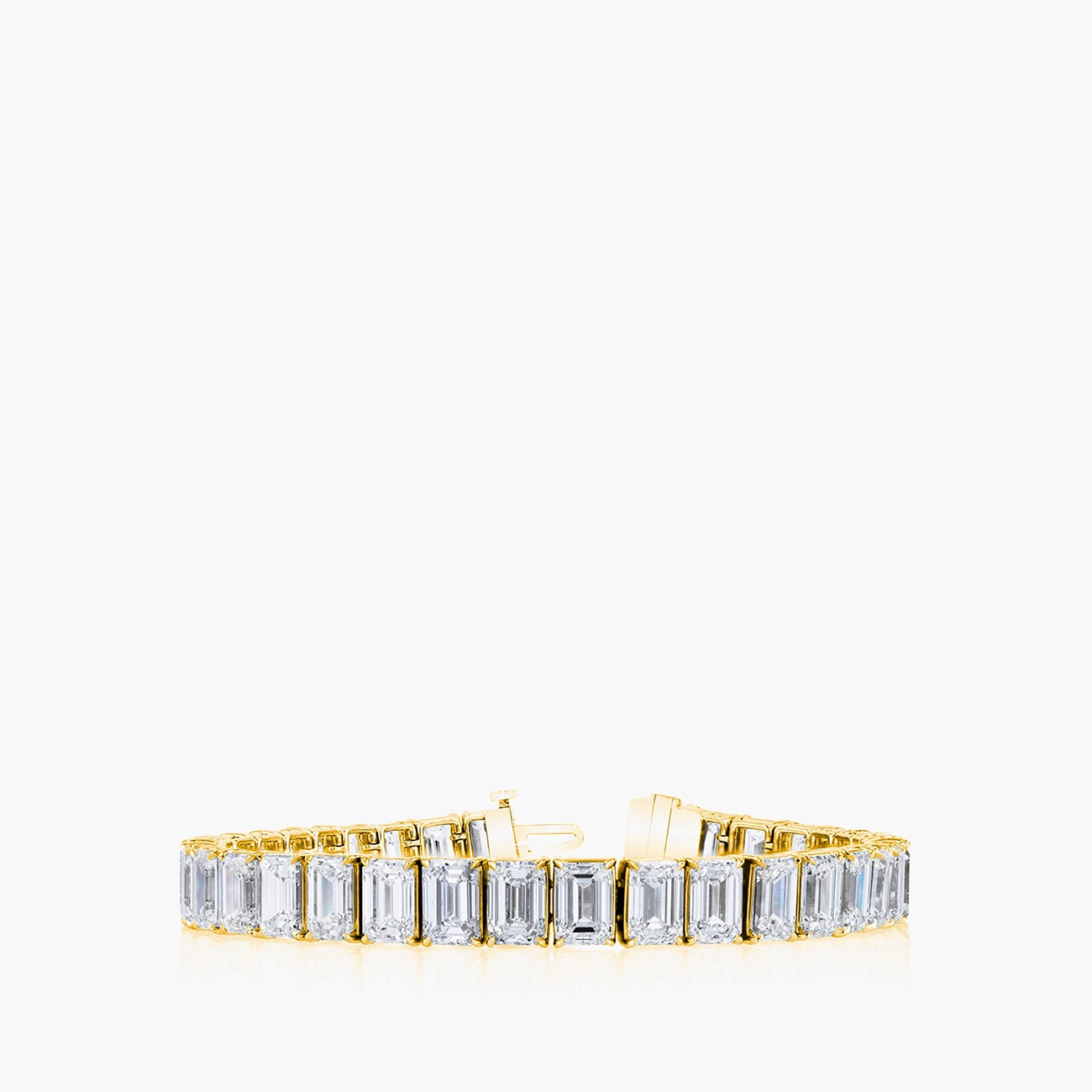 North-south oval diamond tennis bracelet in 18K yellow gold with 7-inch length, front view