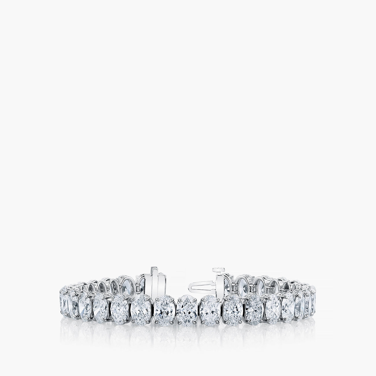 North-south oval diamond tennis bracelet in 18K white gold with 6.4ct diamonds, front view