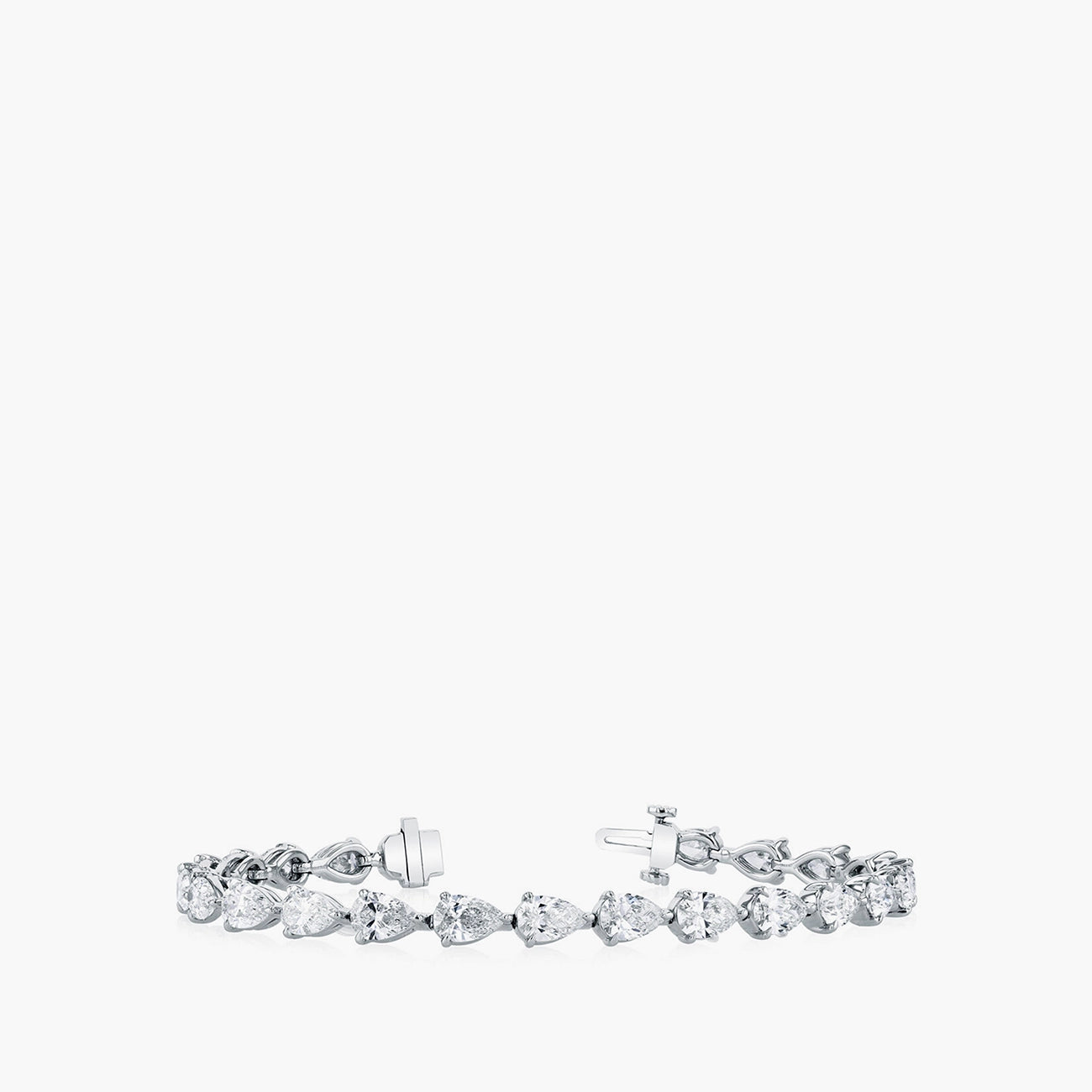 Pear-shaped diamond tennis bracelet in 18K white gold with 9ct diamonds, top view
