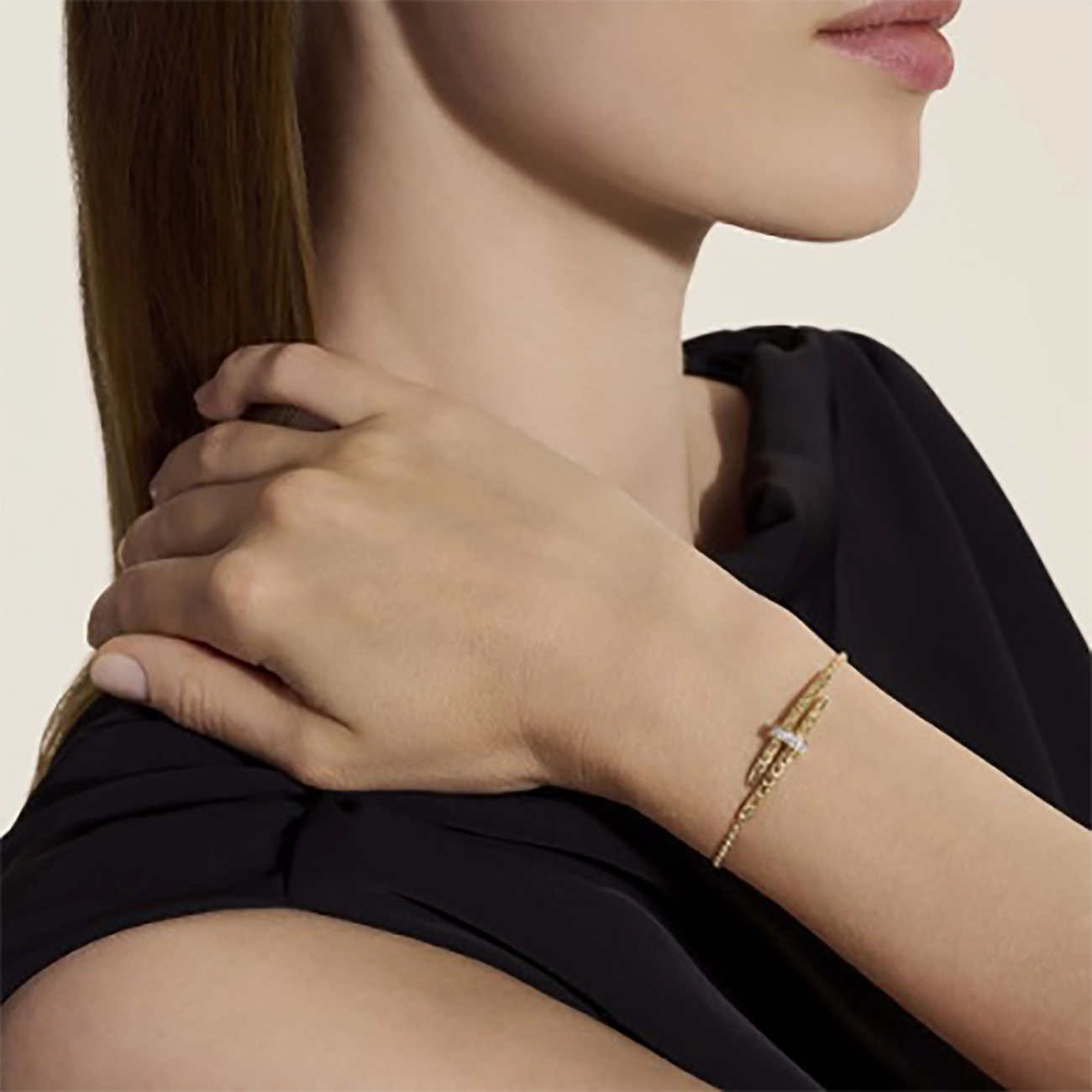 Spear station bracelet showing diamond pave stations and rolo chain on model