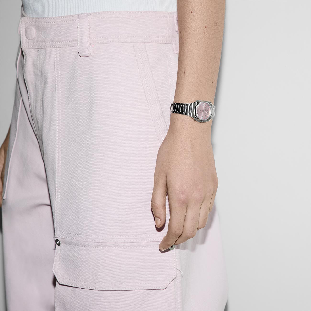 Gucci G-Flat Pink Diamond Dial on Stainless Steel Bracelet - 24mm