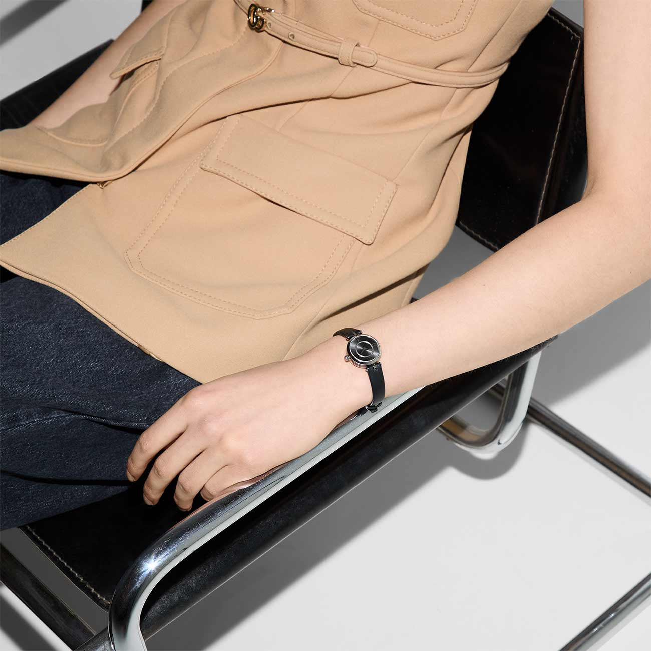 Gucci Model 2000 Black Dial Watch with Black Leather Strap - 24mm