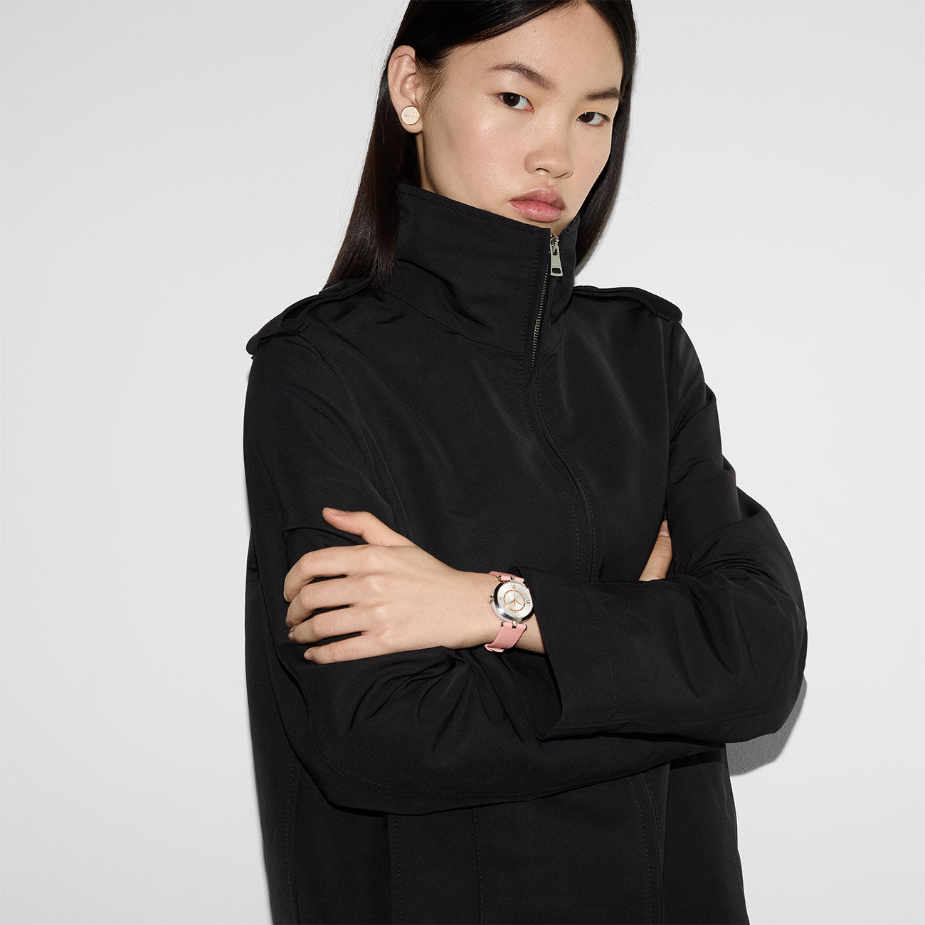 Gucci Model 2000 Silver Dial Watch with Pink Leather Strap - 24mm