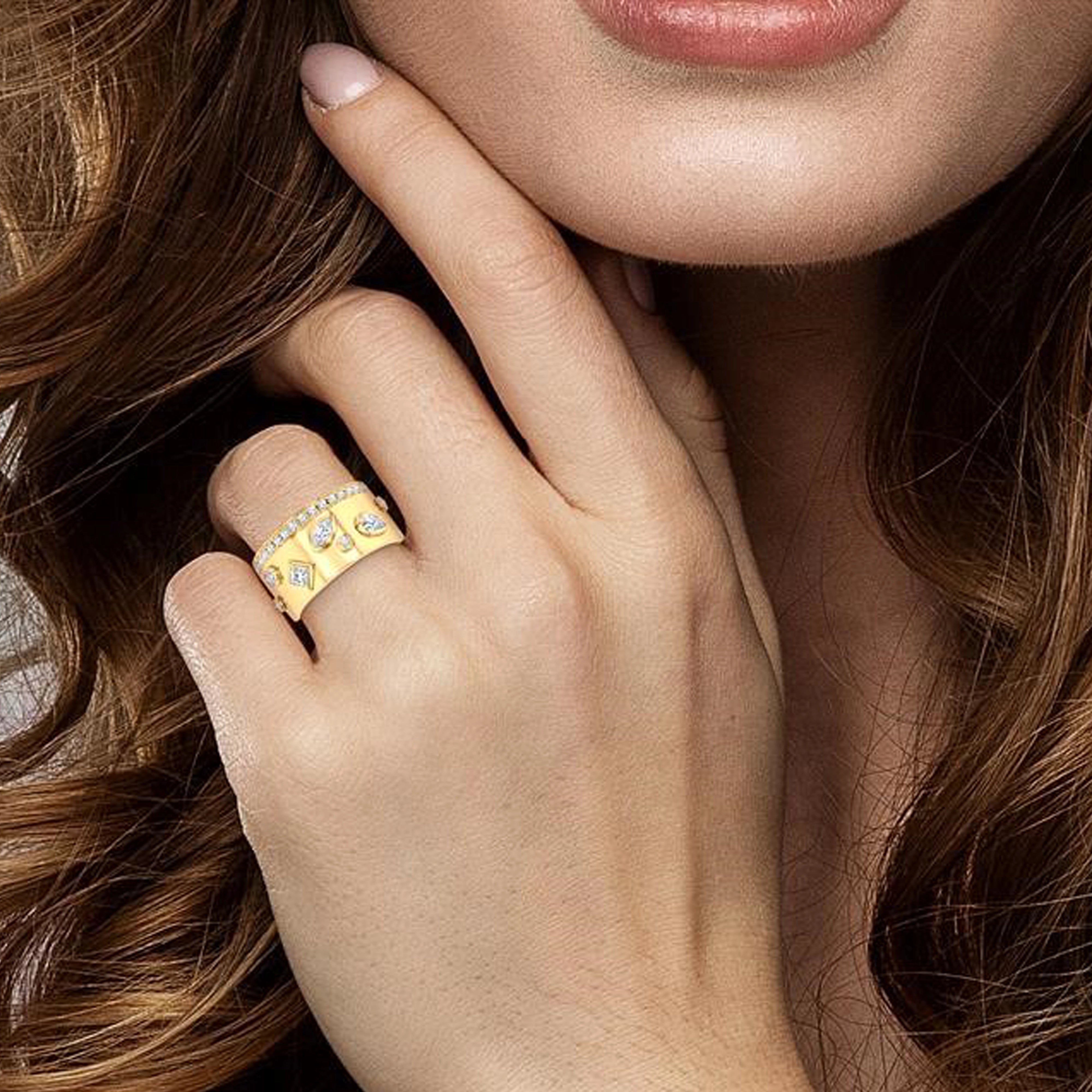 Mixed Shape Diamond Pavé Band