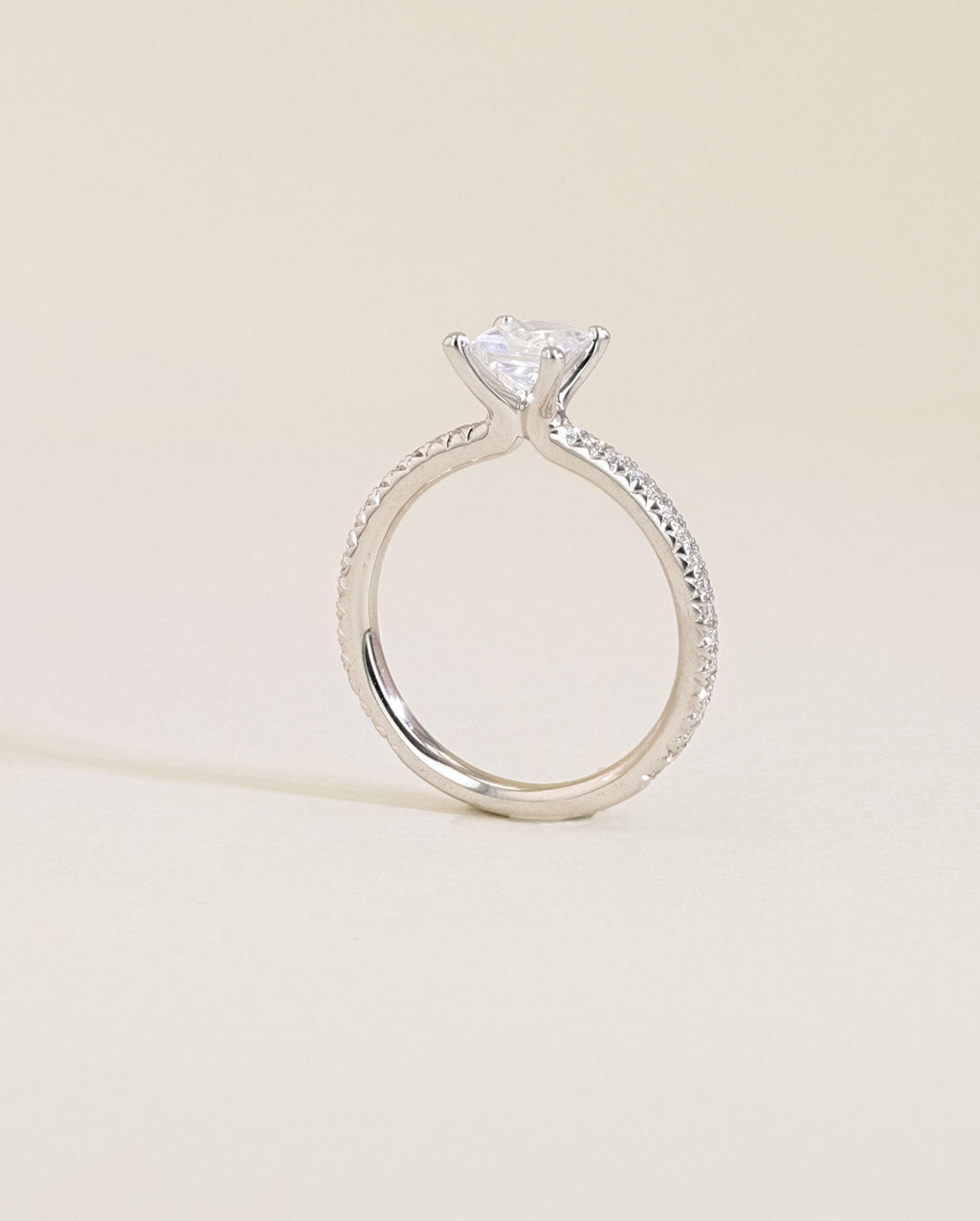 The East to West Solitaire Pavé