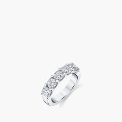 Cushion diamond band top view