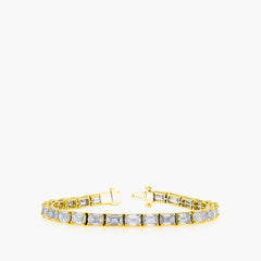 East-west emerald diamond tennis bracelet in 18K yellow gold with 9.5ct diamonds,front view