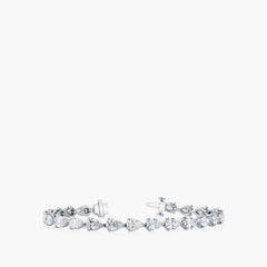 Pear-shaped diamond tennis bracelet in 18K white gold with 9ct diamonds, top view