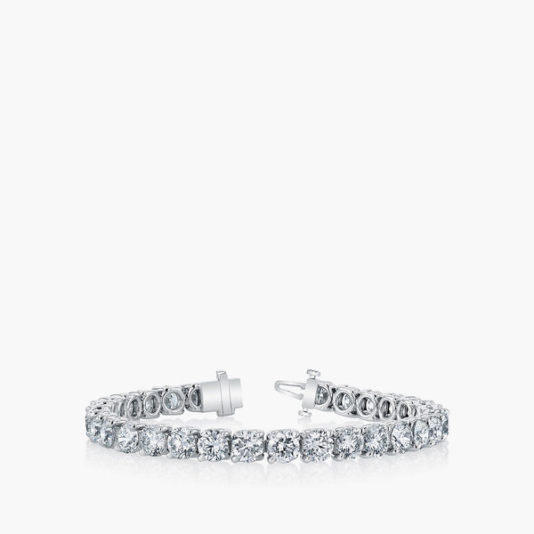 Round diamond tennis bracelet in platinum with 12ct diamonds, front view