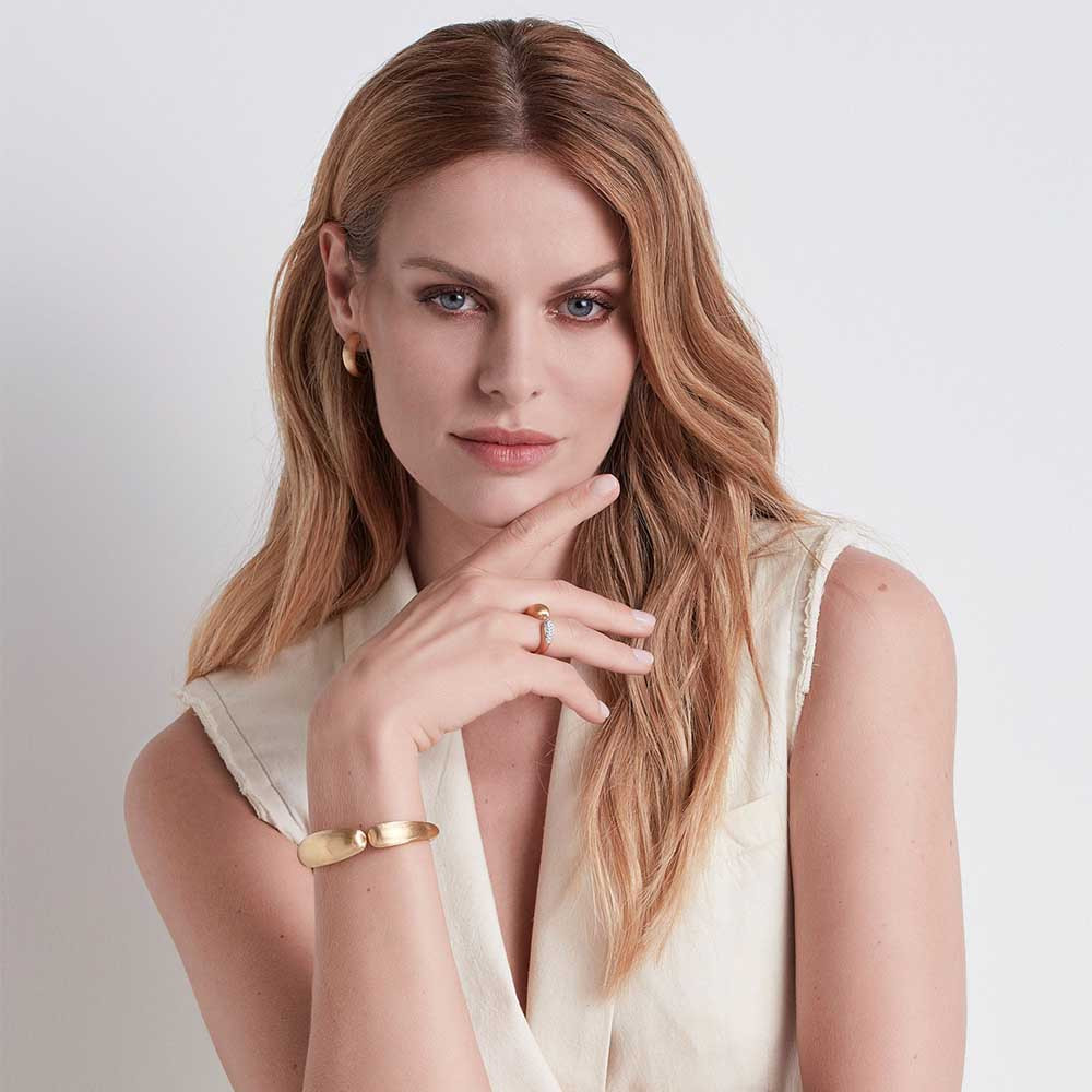 Marco Bicego Lucia Gold and Diamond Link Ring on model