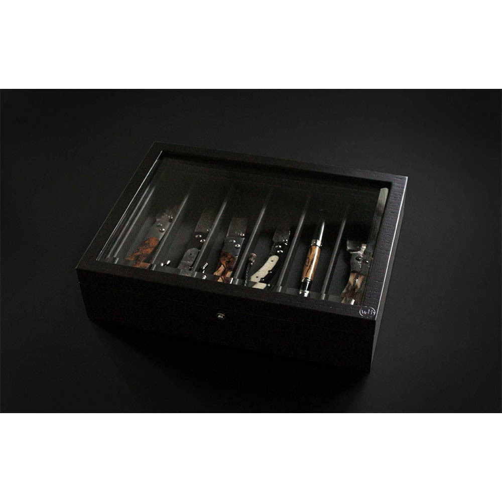 William Henry Collectors Deluxe Display Case closed