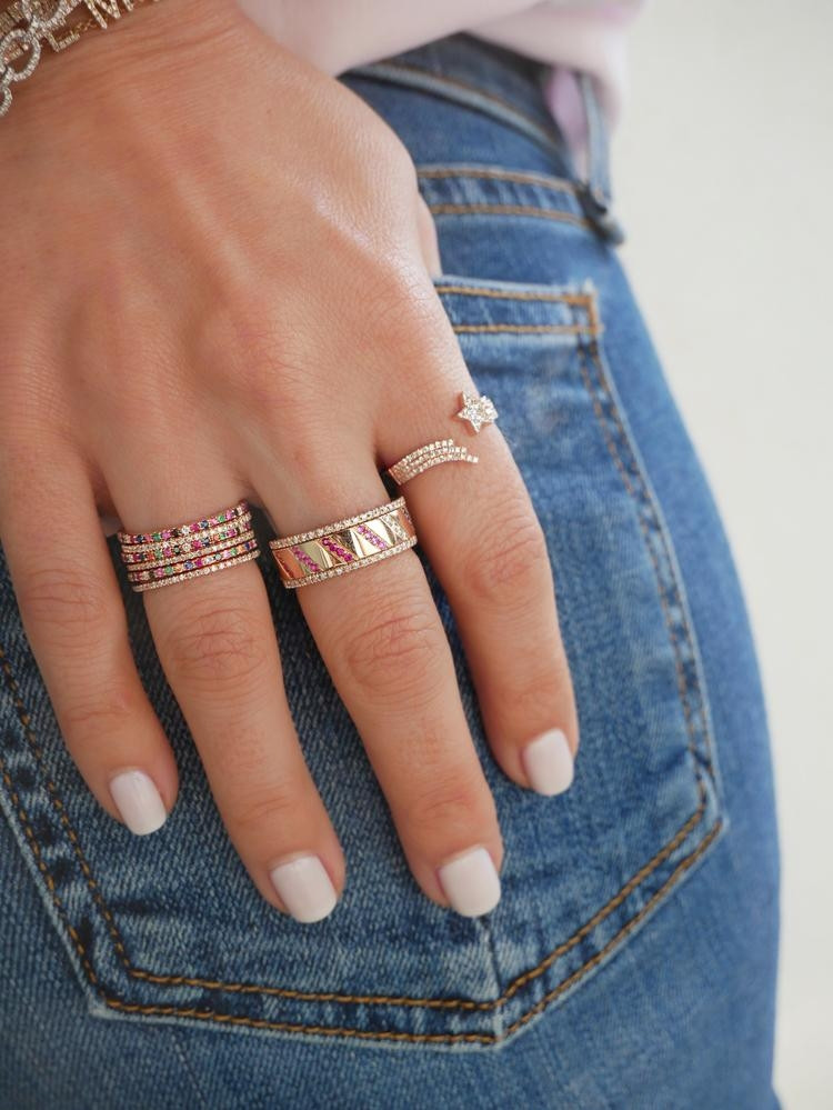 EF Collection Rainbow Slash Spinning Ring in Rose Gold on model 