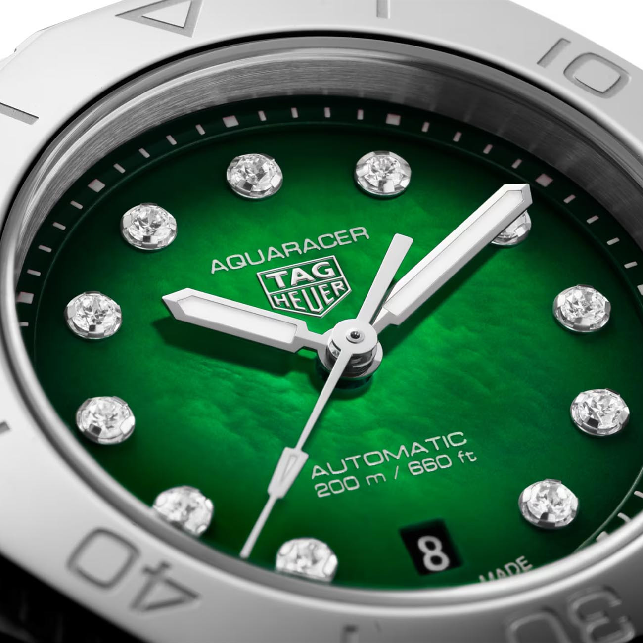 TAG Heuer Aquaracer Professional Forst Green Mother of Pearl Closeup